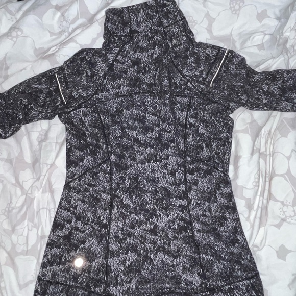 Lululemon Outrun the Element half zip - Picture 4 of 5